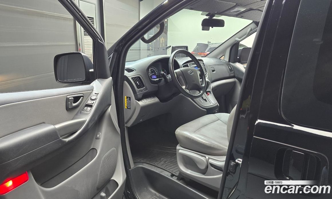 Hyundai Starex Van 3-Seater