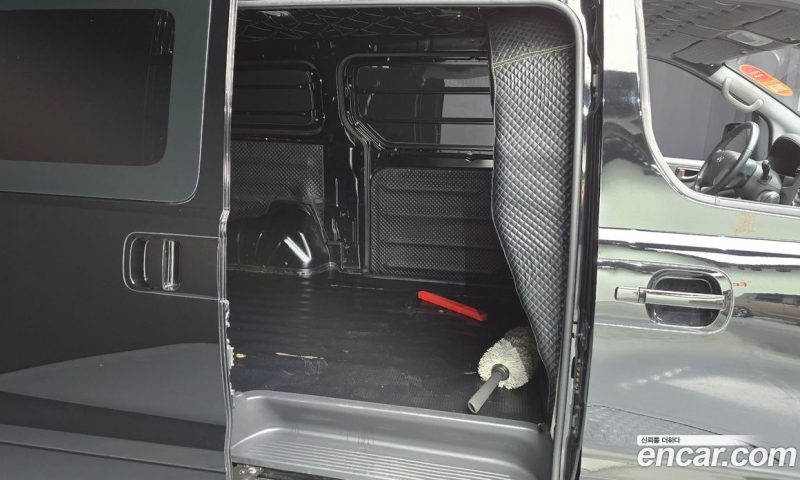 Hyundai Starex Van 3-Seater