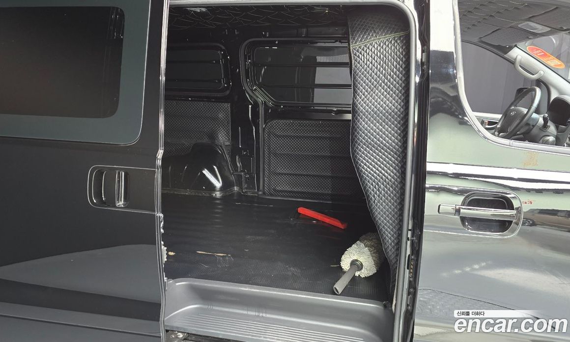 Hyundai Starex Van 3-Seater