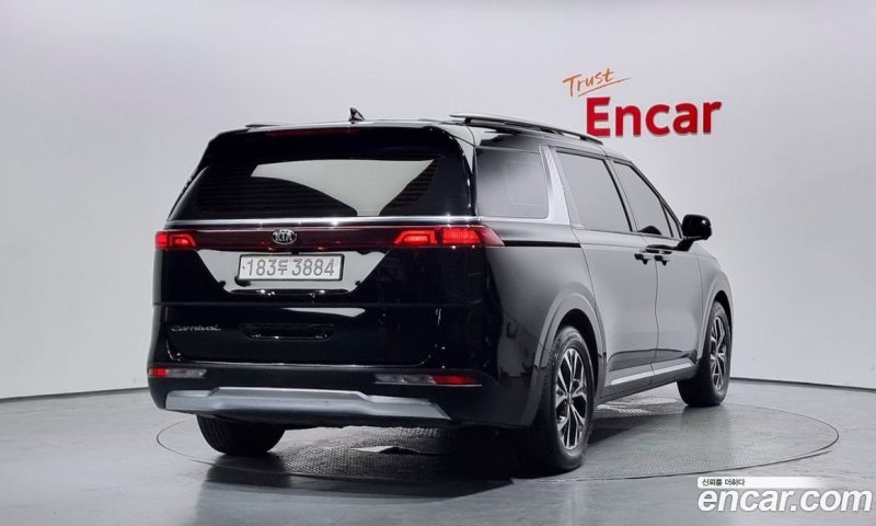Kia Carnival 9-Seater Noblesse