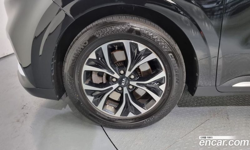 Kia Carnival 9-Seater Noblesse