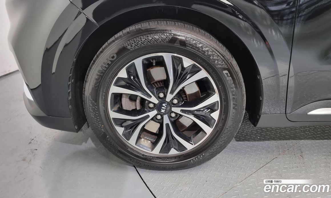 Kia Carnival 9-Seater Noblesse