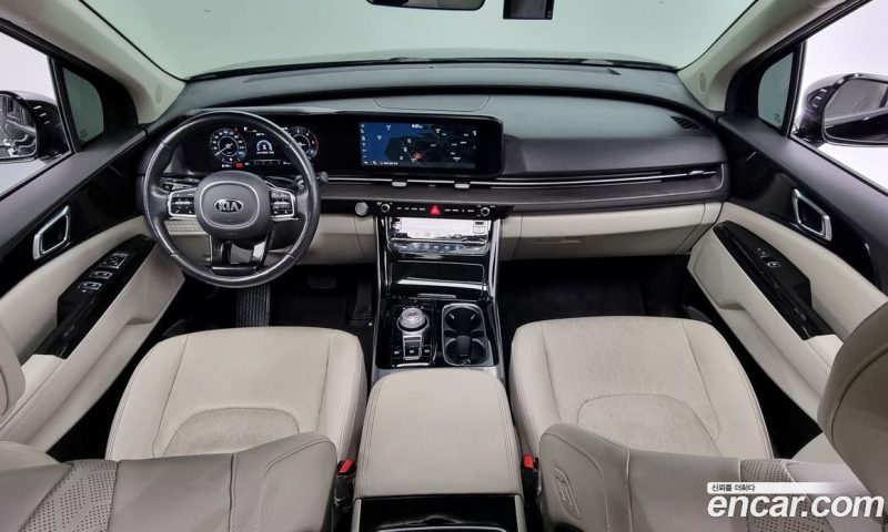 Kia Carnival 9-Seater Noblesse