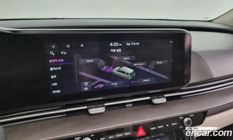 Kia Carnival 9-Seater Noblesse