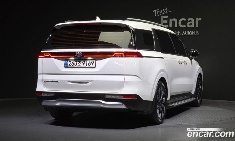 Kia Carnival 9-Seater Signature