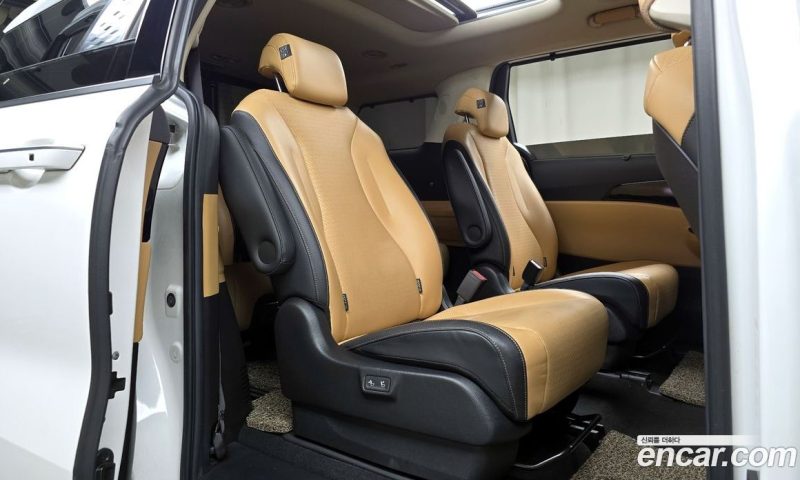 Kia Carnival 9-Seater Signature