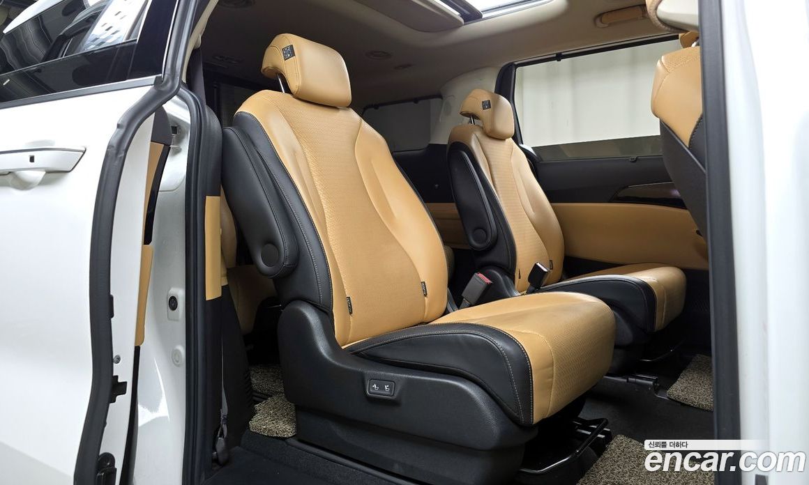 Kia Carnival 9-Seater Signature