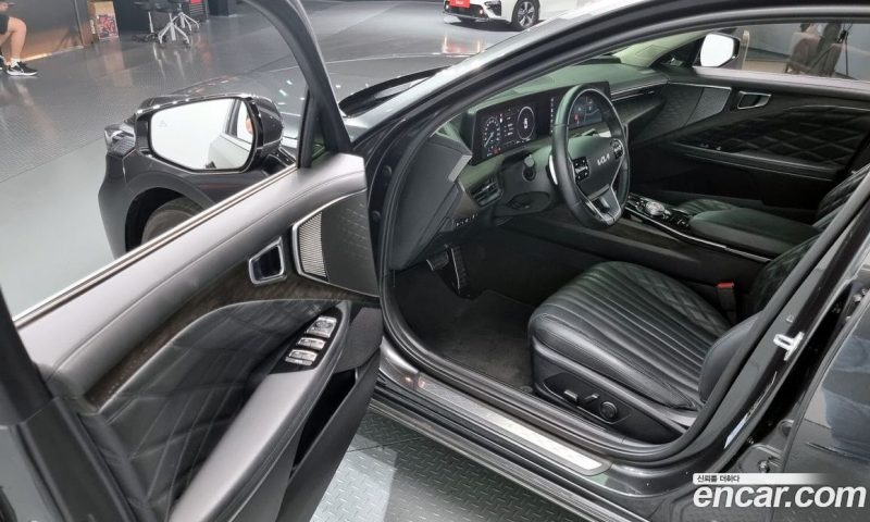 Kia K8 2.5 Gasoline 2WD