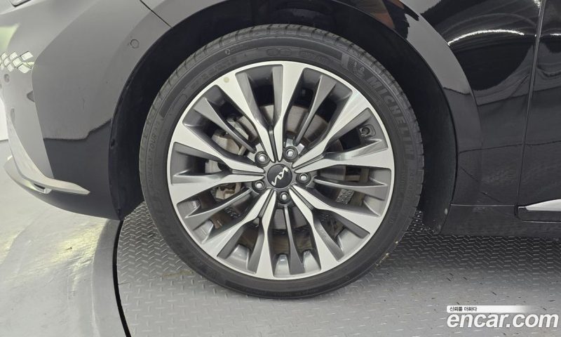 Kia K8 2.5 Gasoline 2WD