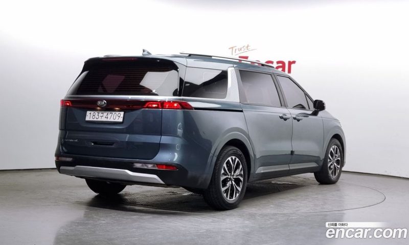 Kia Carnival 9-Seater Prestige