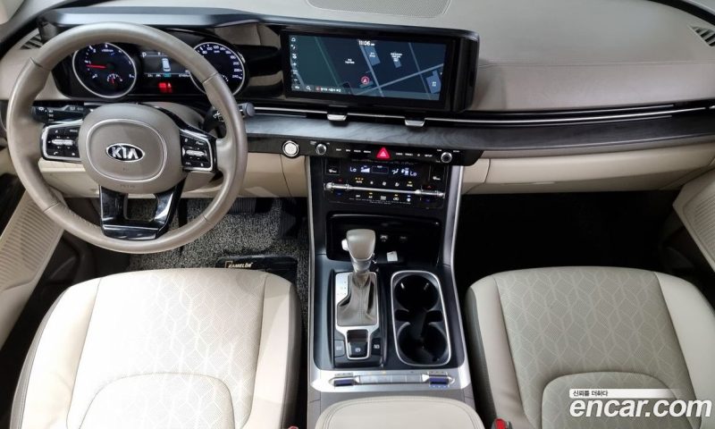 Kia Carnival 9-Seater Prestige