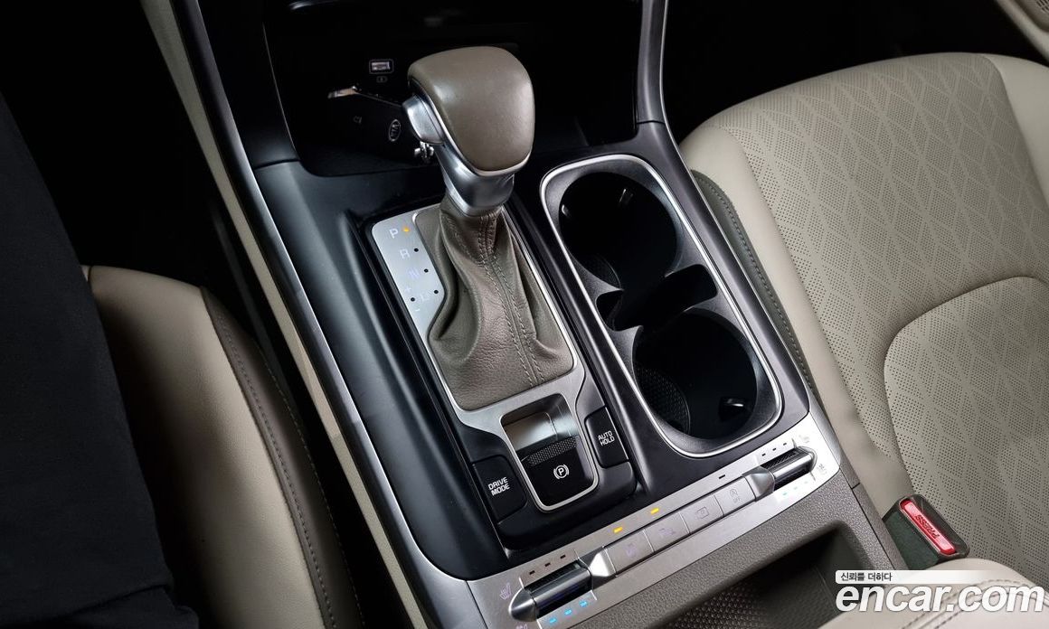 Kia Carnival 9-Seater Prestige