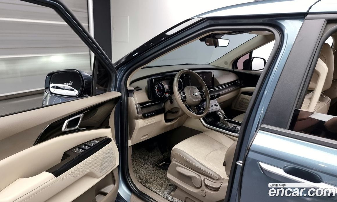 Kia Carnival 9-Seater Prestige