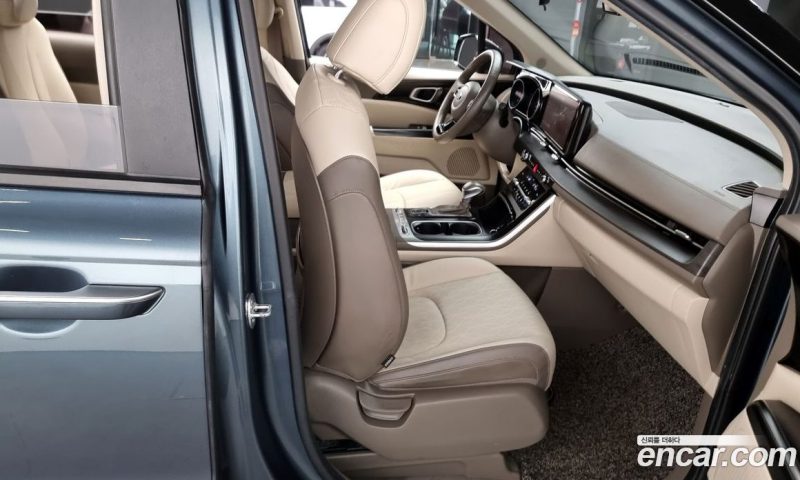 Kia Carnival 9-Seater Prestige