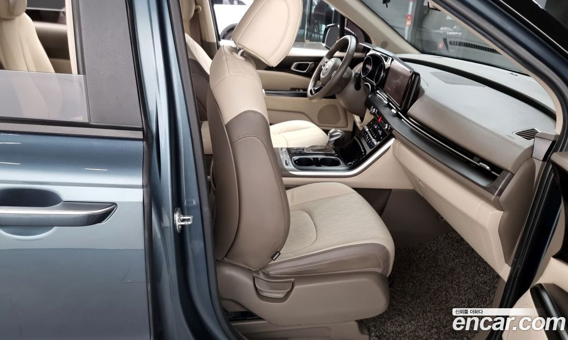 Kia Carnival 9-Seater Prestige