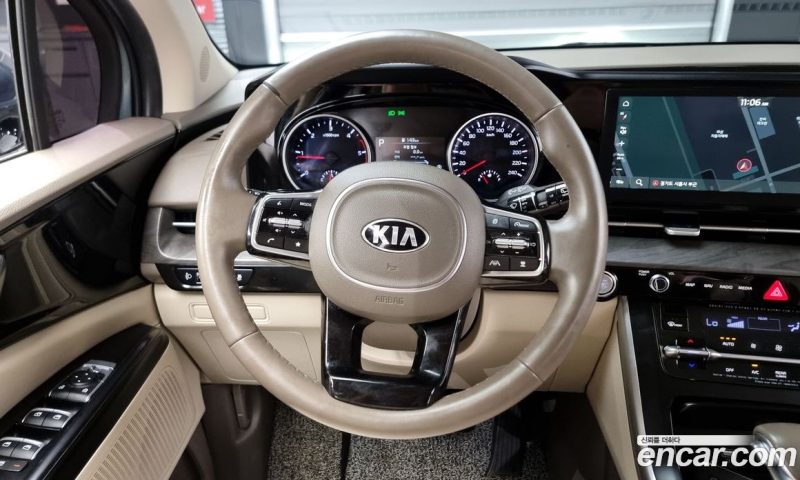Kia Carnival 9-Seater Prestige