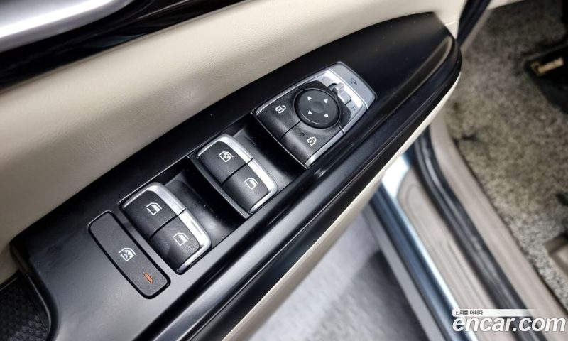 Kia Carnival 9-Seater Prestige