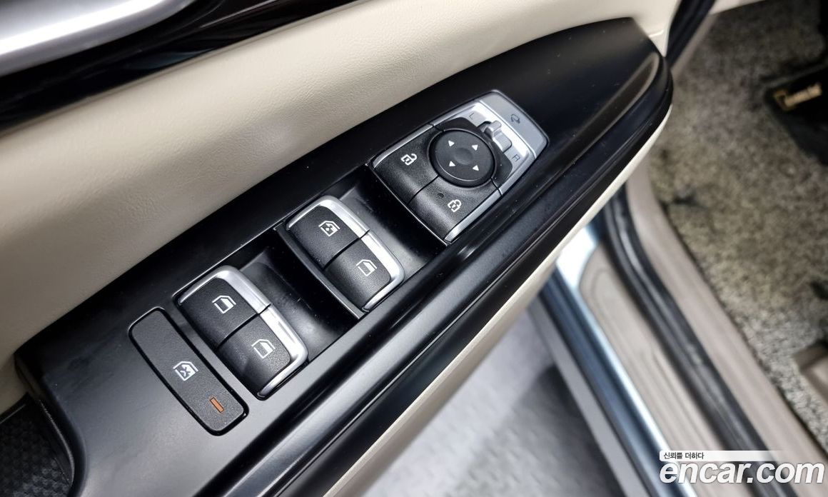Kia Carnival 9-Seater Prestige