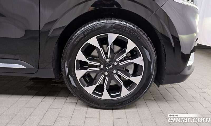 Kia Carnival 9-Seater Signature