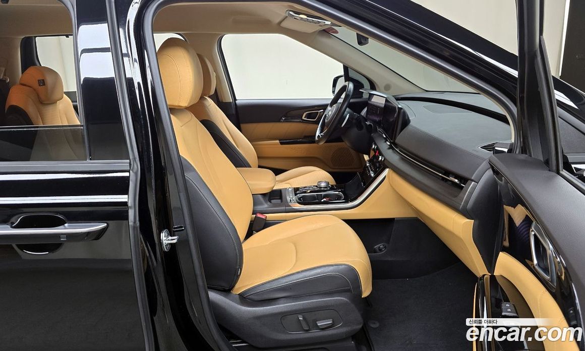 Kia Carnival 9-Seater Signature