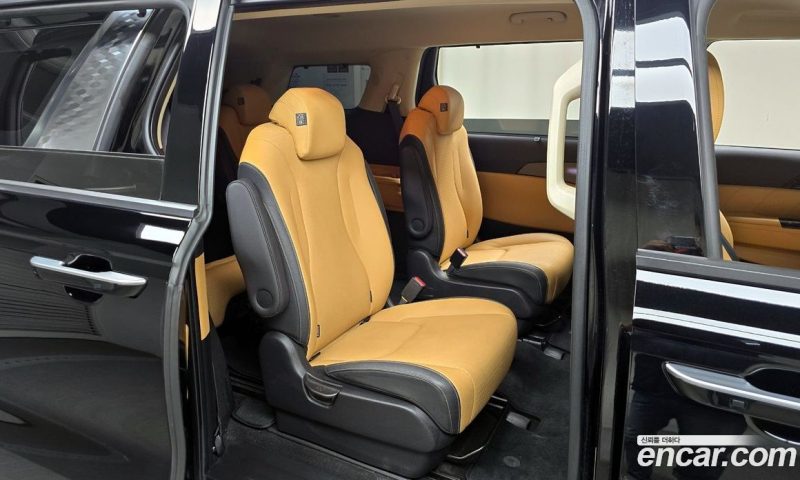 Kia Carnival 9-Seater Signature