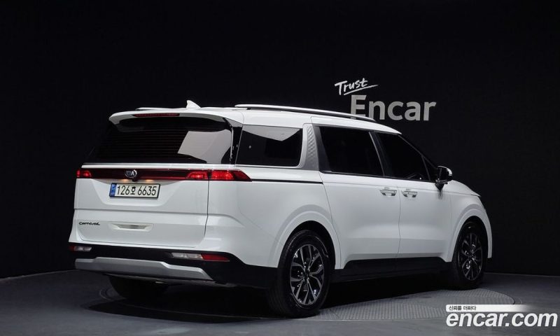 Kia Carnival 9-Seater Prestige