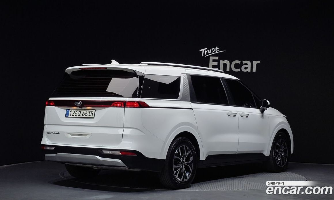 Kia Carnival 9-Seater Prestige