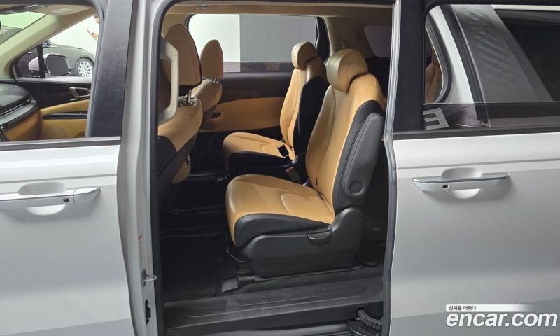 Kia Carnival 9-Seater Prestige