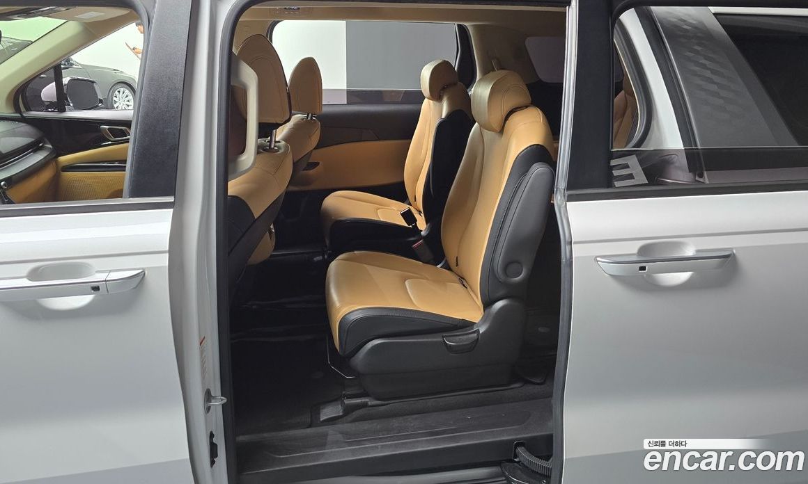 Kia Carnival 9-Seater Prestige