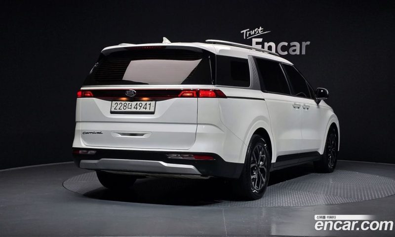 Kia Carnival 9-Seater Prestige