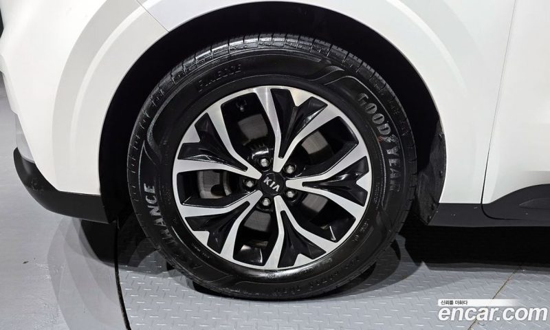 Kia Carnival 9-Seater Prestige