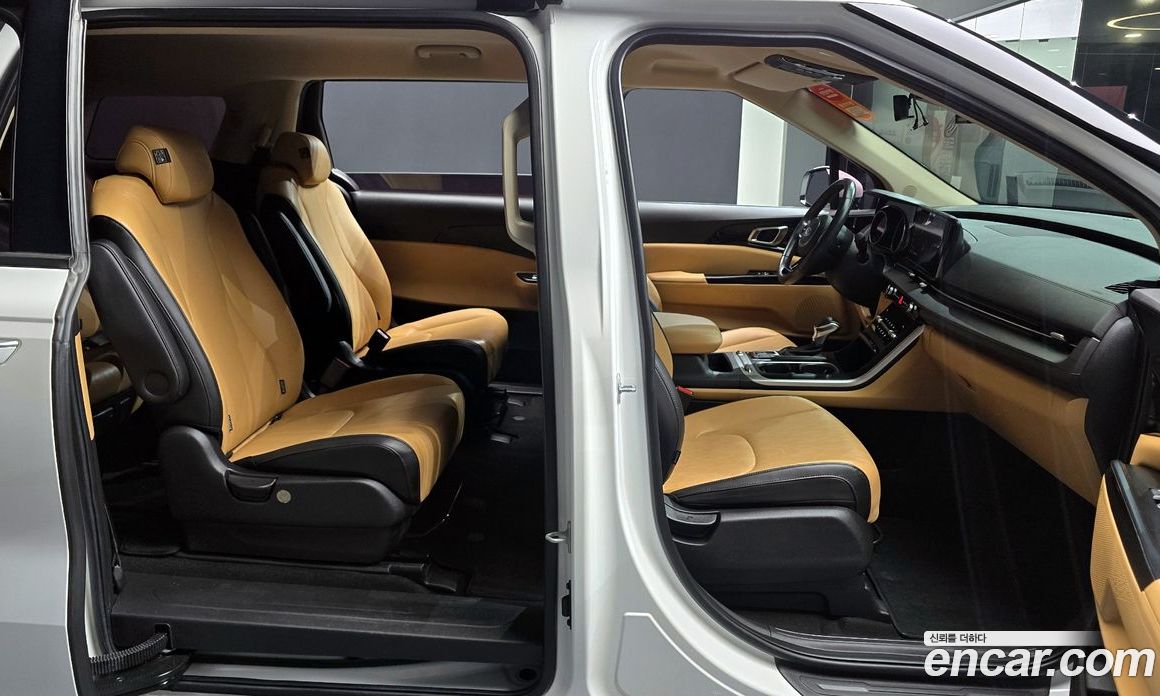 Kia Carnival 9-Seater Prestige