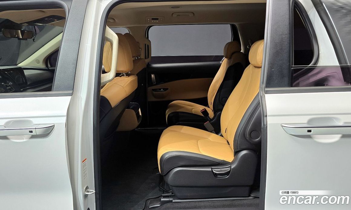 Kia Carnival 9-Seater Prestige