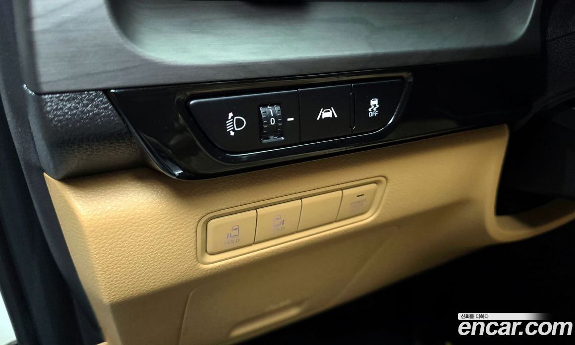 Kia Carnival 9-Seater Prestige
