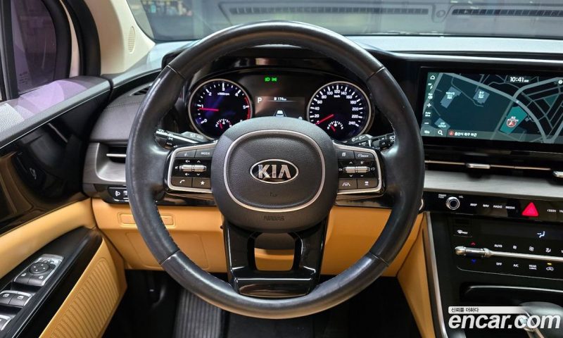 Kia Carnival 9-Seater Prestige