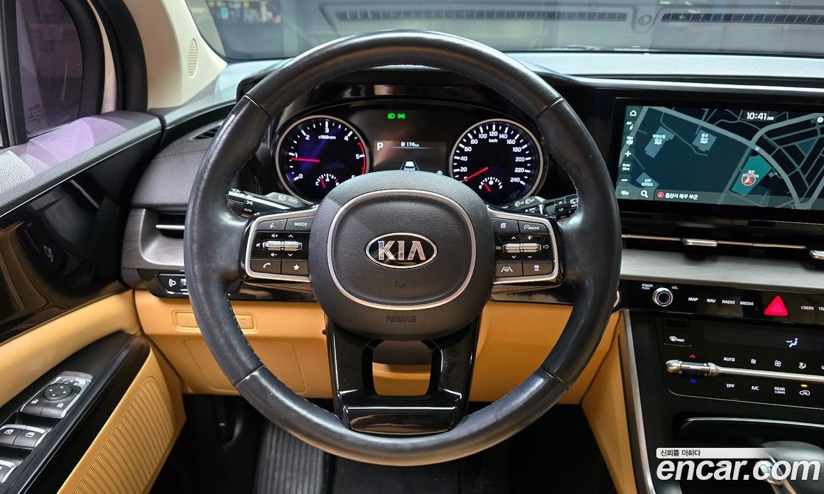 Kia Carnival 9-Seater Prestige