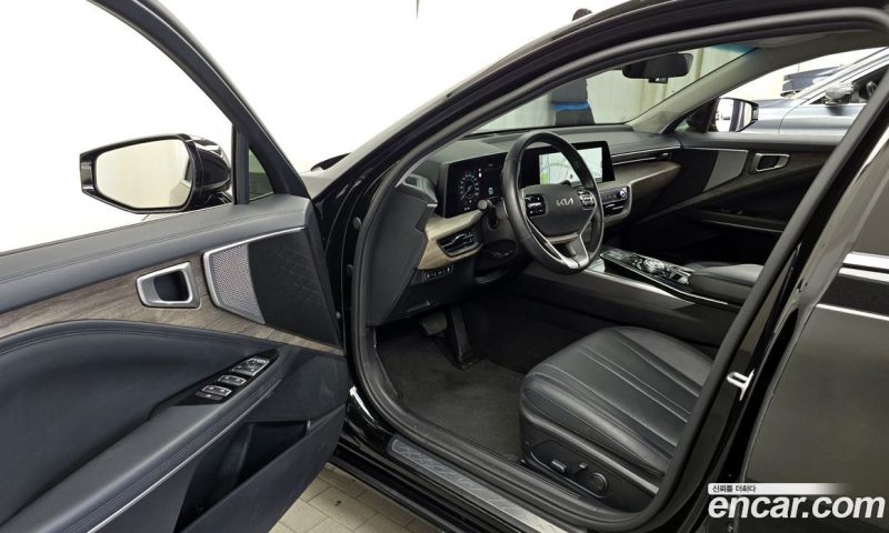 Kia K8 2.5 Gasoline 2WD
