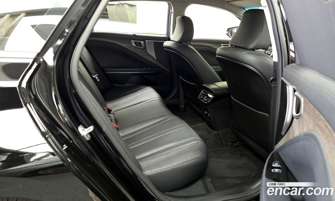 Kia K8 2.5 Gasoline 2WD