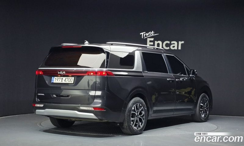 Kia Carnival 9-Seater Prestige