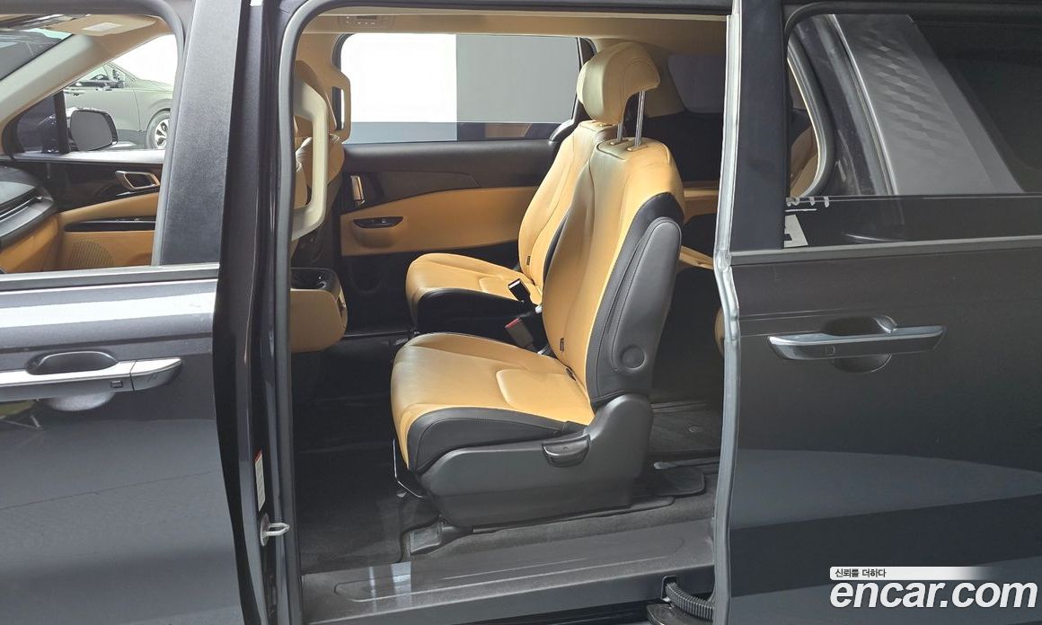 Kia Carnival 9-Seater Prestige