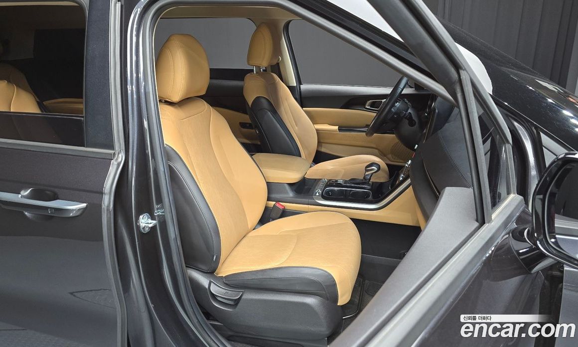 Kia Carnival 9-Seater Prestige