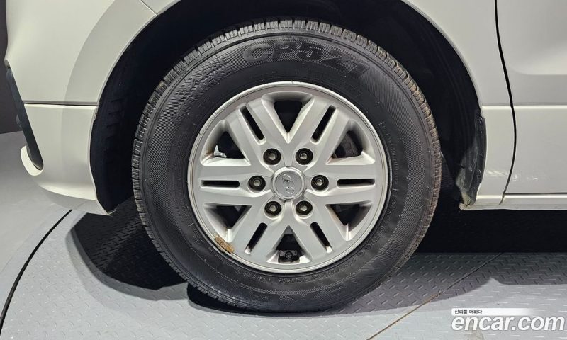 Hyundai Starex Van 3-Seater
