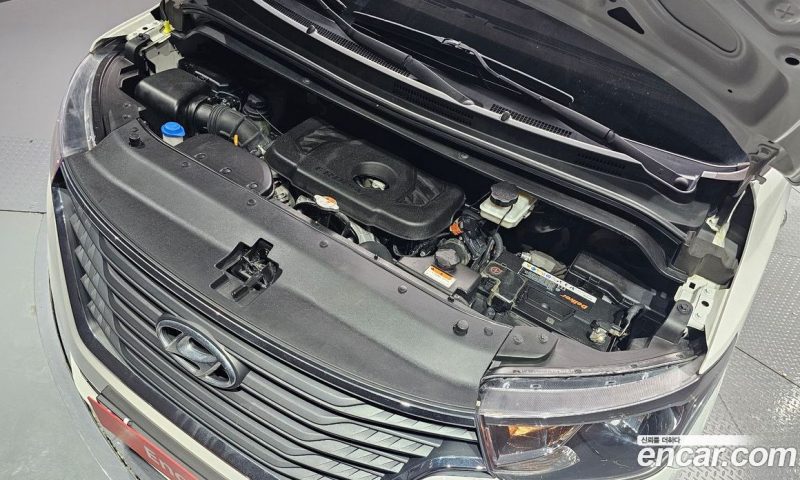 Hyundai Starex Van 3-Seater