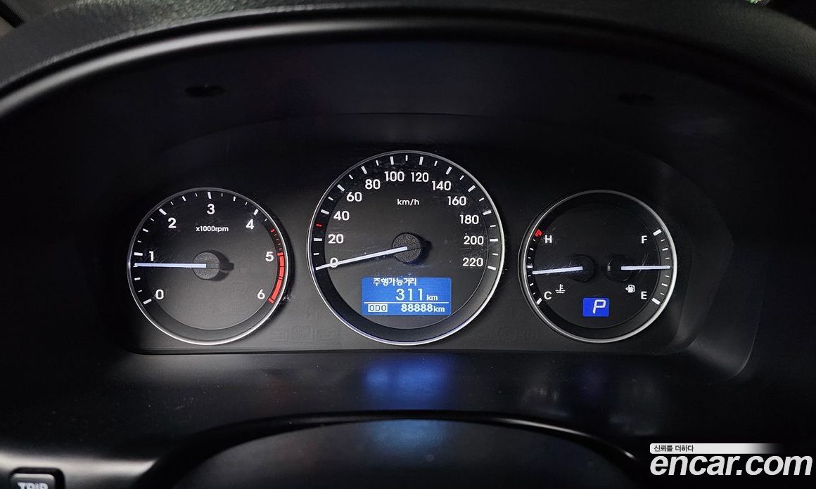 Hyundai Starex Van 3-Seater