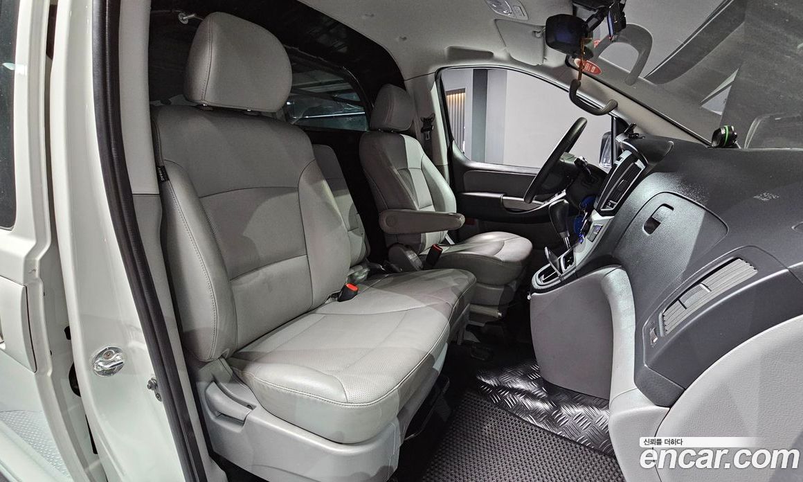 Hyundai Starex Van 3-Seater