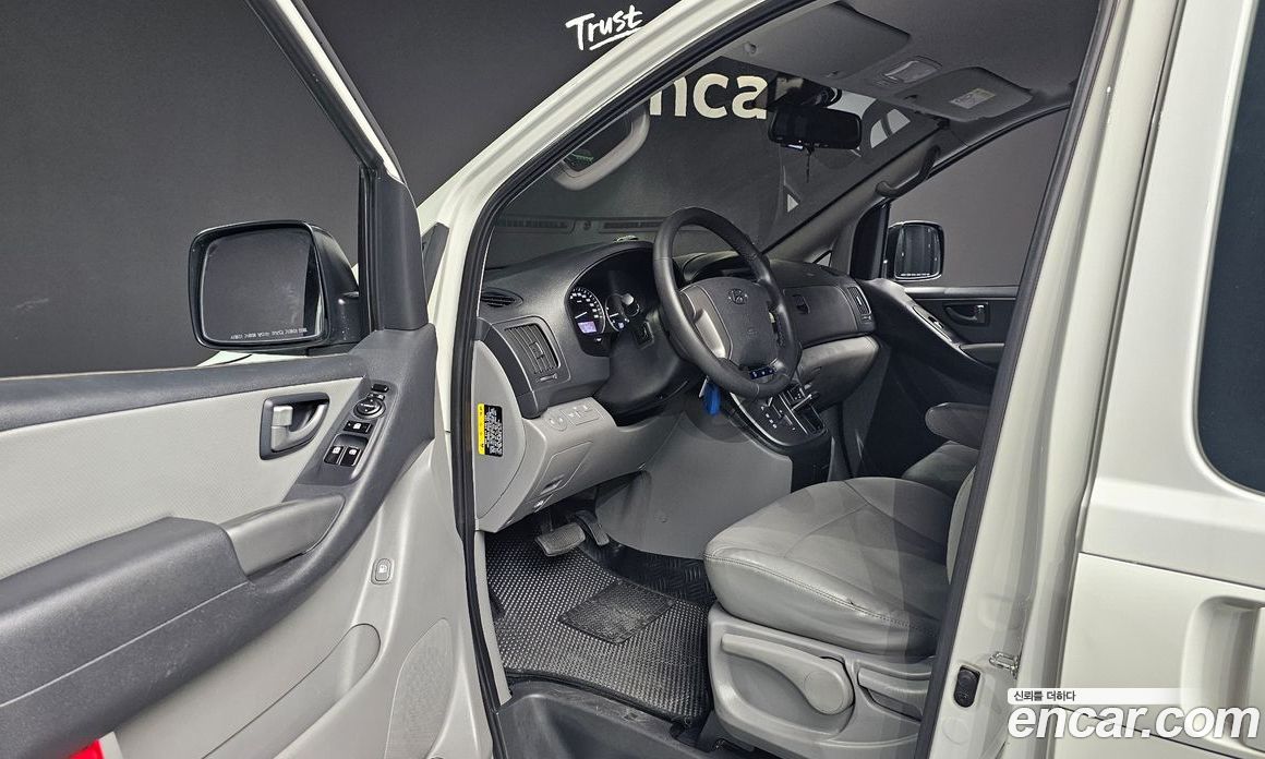 Hyundai Starex Van 3-Seater