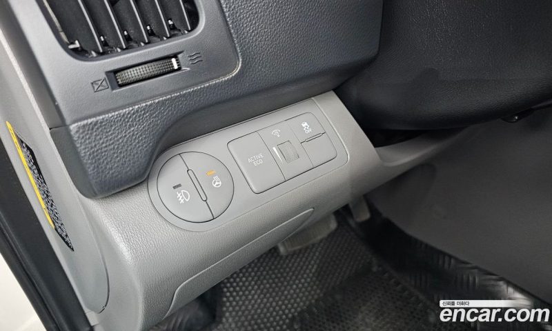 Hyundai Starex Van 3-Seater