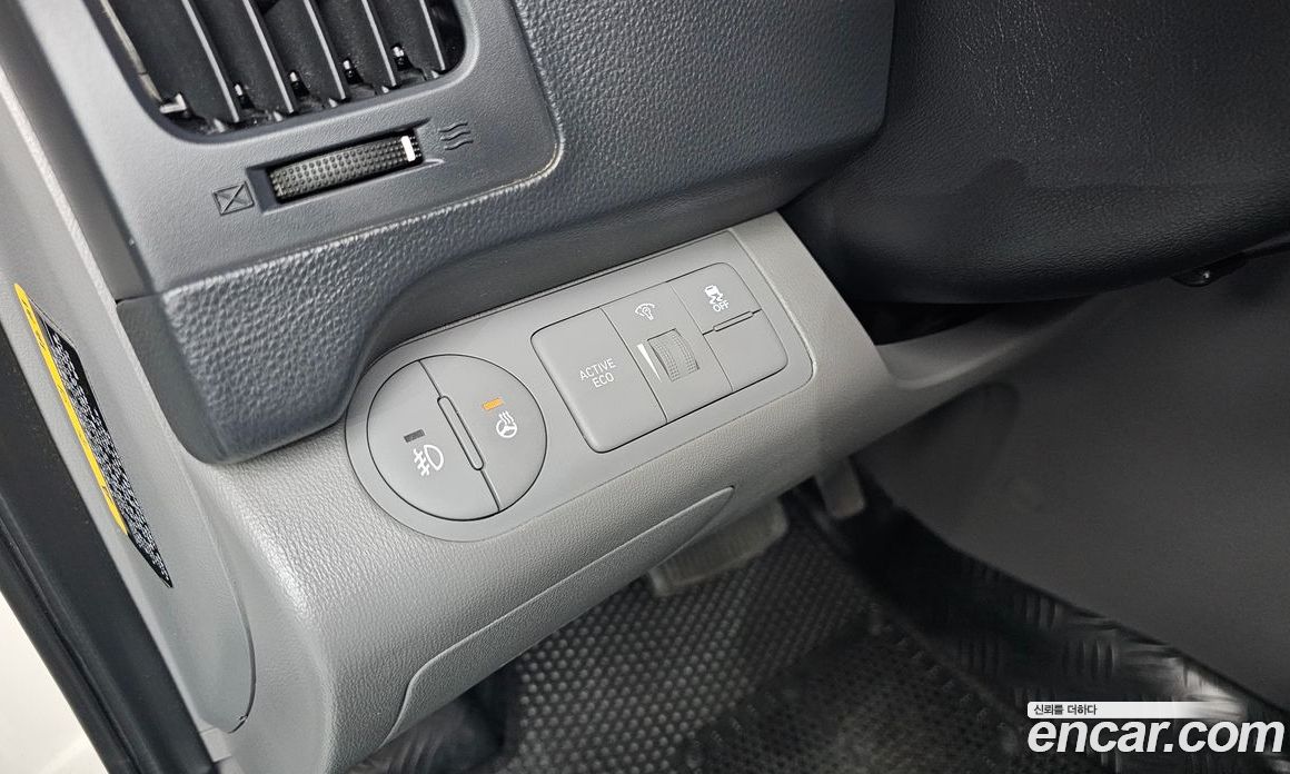 Hyundai Starex Van 3-Seater