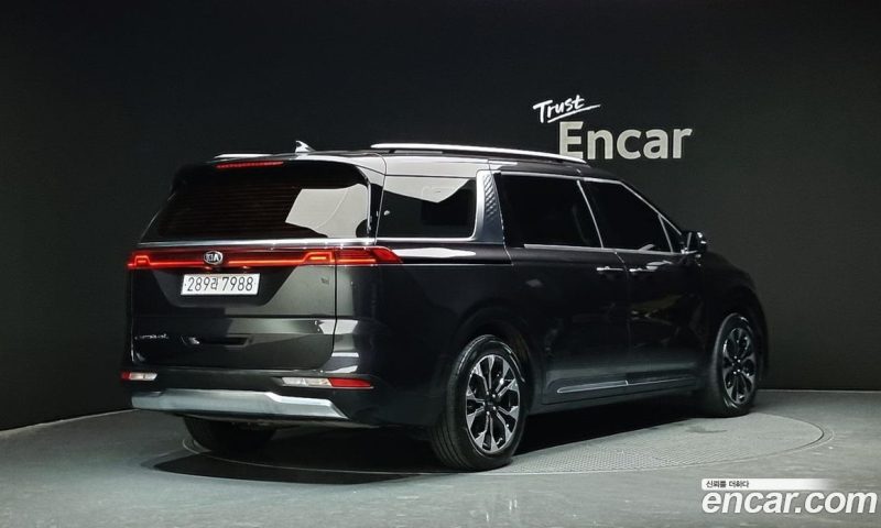 Kia Carnival 9-Seater Noblesse