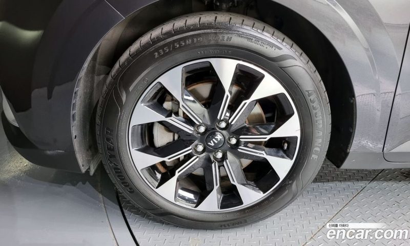 Kia Carnival 9-Seater Noblesse